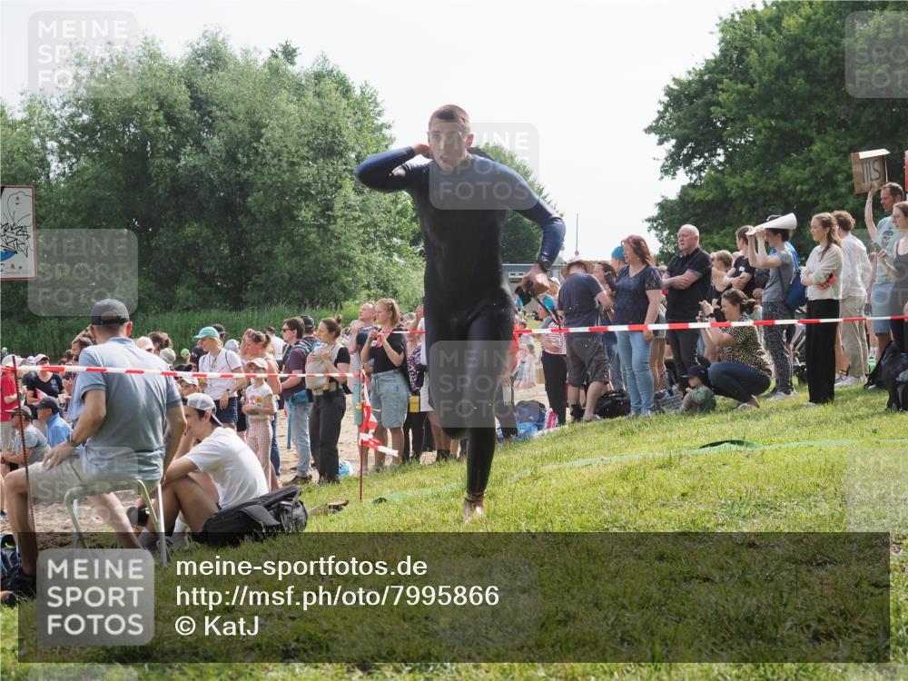15.06.2025 - 27. Vierlanden-Triathlon KatJ http://msf.ph/oto/7995866 15.06.2025 09:55:21 Schwimmen 299, 306, 311, 327, 348, 353 meine-sportfotos.de