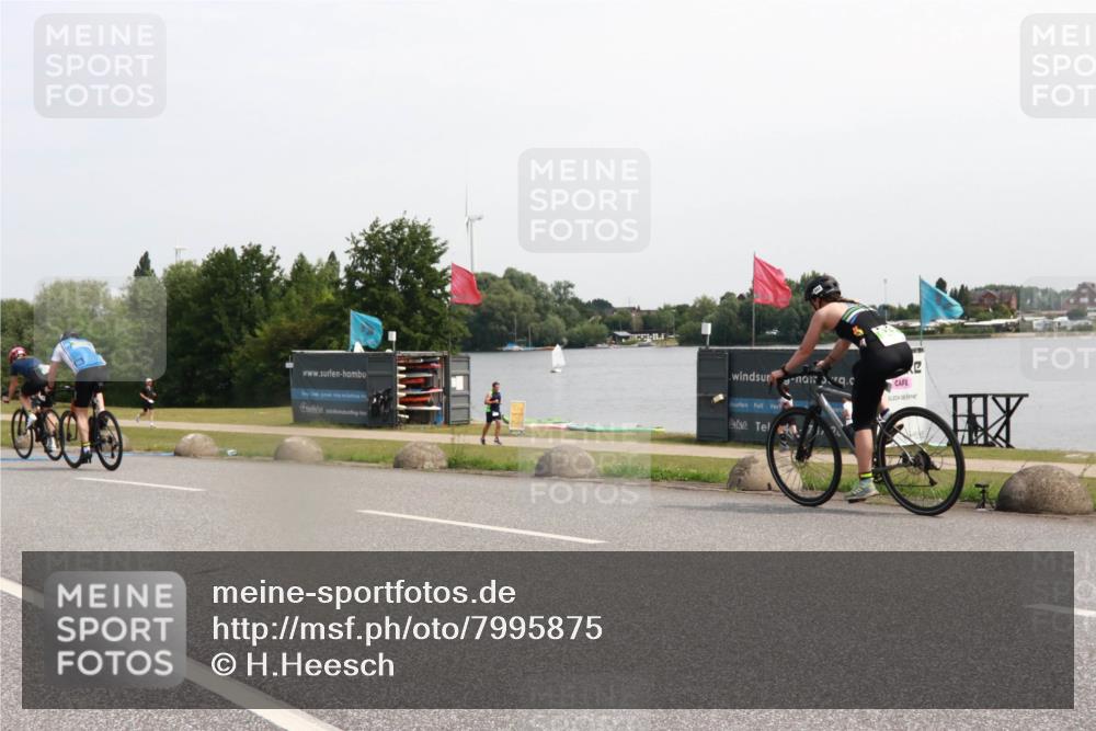 21.06.2025 - 27. Vierlanden-Triathlon H.Heesch http://msf.ph/oto/7995875 15.06.2025 11:28:38 Radfahren 925, 965, 967 meine-sportfotos.de