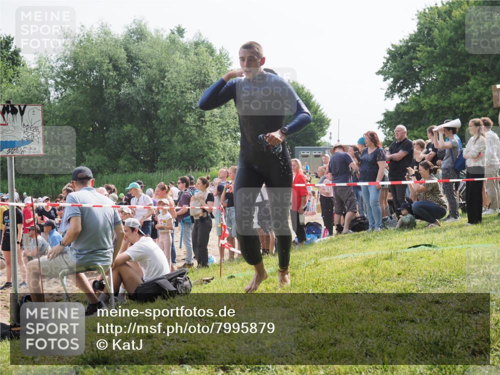 15.06.2025 - 27. Vierlanden-Triathlon KatJ http://msf.ph/oto/7995879 15.06.2025 09:55:21 Schwimmen 299, 306, 311, 327, 348, 353 meine-sportfotos.de