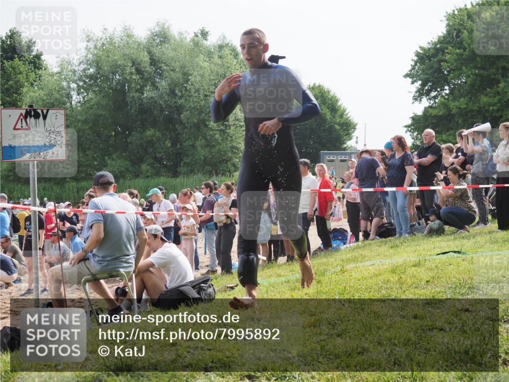15.06.2025 - 27. Vierlanden-Triathlon KatJ http://msf.ph/oto/7995892 15.06.2025 09:55:21 Schwimmen 299, 306, 311, 327, 348, 353 meine-sportfotos.de