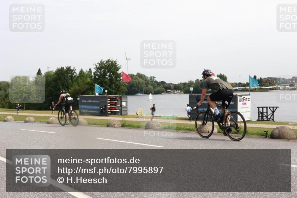 21.06.2025 - 27. Vierlanden-Triathlon H.Heesch http://msf.ph/oto/7995897 15.06.2025 11:28:40 Radfahren 742, 925, 942, 965, 967 meine-sportfotos.de