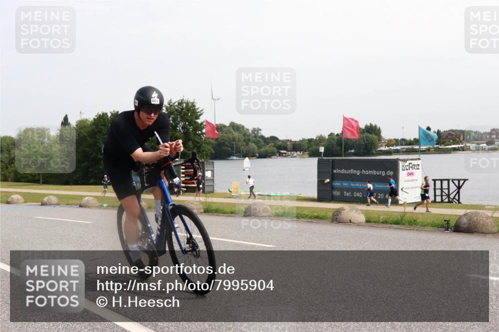 21.06.2025 - 27. Vierlanden-Triathlon H.Heesch http://msf.ph/oto/7995904 15.06.2025 11:28:44 Radfahren 661, 742, 942, 965, 967 meine-sportfotos.de