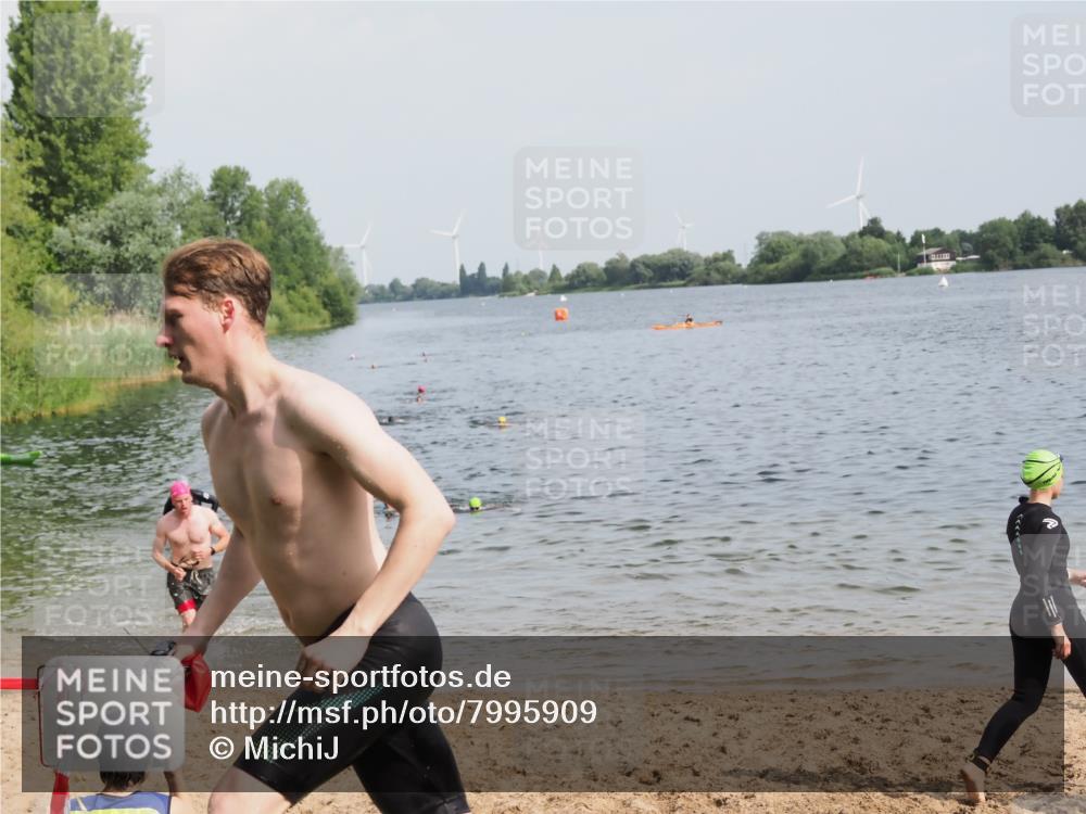 21.06.2025 - 27. Vierlanden-Triathlon MichiJ http://msf.ph/oto/7995909 15.06.2026 09:57:24 Schwimmen 293, 296, 309, 324, 343 meine-sportfotos.de