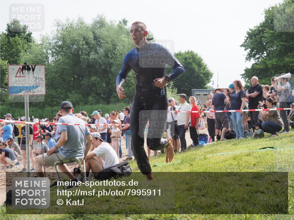 15.06.2025 - 27. Vierlanden-Triathlon KatJ http://msf.ph/oto/7995911 15.06.2025 09:55:21 Schwimmen 299, 306, 311, 327, 348, 353 meine-sportfotos.de