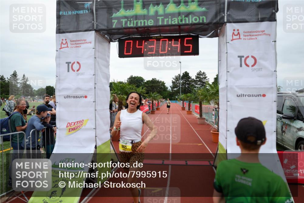 15.06.2025 - 7 Türme Triathlon Michael Strokosch http://msf.ph/oto/7995915 15.06.2025 14:30:45 Ziel 965 meine-sportfotos.de