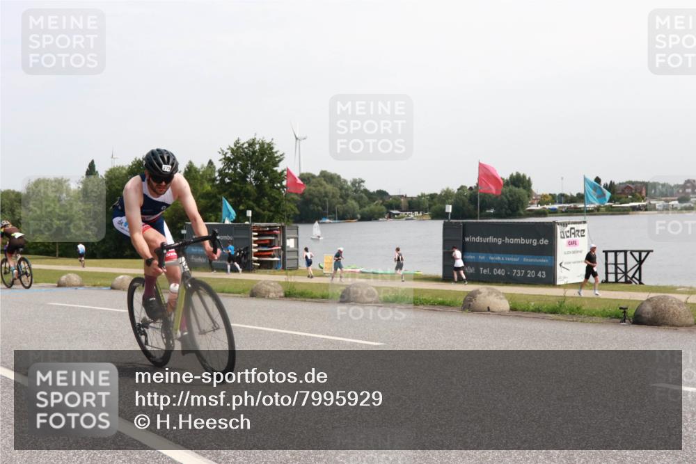 21.06.2025 - 27. Vierlanden-Triathlon H.Heesch http://msf.ph/oto/7995929 15.06.2025 11:28:49 Radfahren 72, 661, 909 meine-sportfotos.de