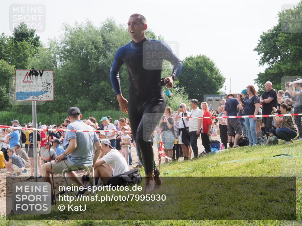 15.06.2025 - 27. Vierlanden-Triathlon KatJ http://msf.ph/oto/7995930 15.06.2025 09:55:21 Schwimmen 299, 306, 311, 327, 348, 353 meine-sportfotos.de