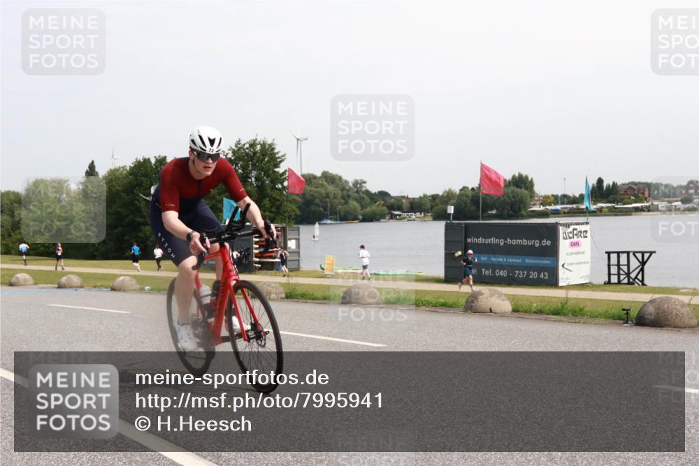 21.06.2025 - 27. Vierlanden-Triathlon H.Heesch http://msf.ph/oto/7995941 15.06.2025 11:28:52 Radfahren 72, 909 meine-sportfotos.de