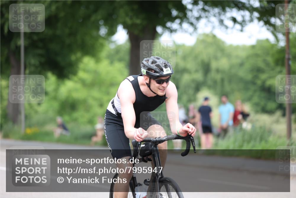 15.06.2025 - 7 Türme Triathlon Yannick Fuchs http://msf.ph/oto/7995947 15.06.2025 13:11:11 Radfahren 607, 757, 947, 984 meine-sportfotos.de