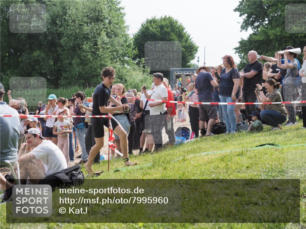 15.06.2025 - 27. Vierlanden-Triathlon KatJ http://msf.ph/oto/7995960 15.06.2025 09:55:24 Schwimmen 299, 306, 316, 327, 335, 348, 353 meine-sportfotos.de