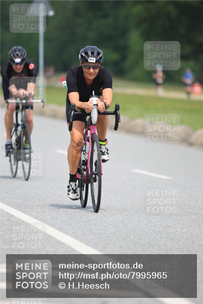 21.06.2025 - 27. Vierlanden-Triathlon H.Heesch http://msf.ph/oto/7995965 15.06.2025 12:06:26 Radfahren 712, 919, 930, 941 meine-sportfotos.de
