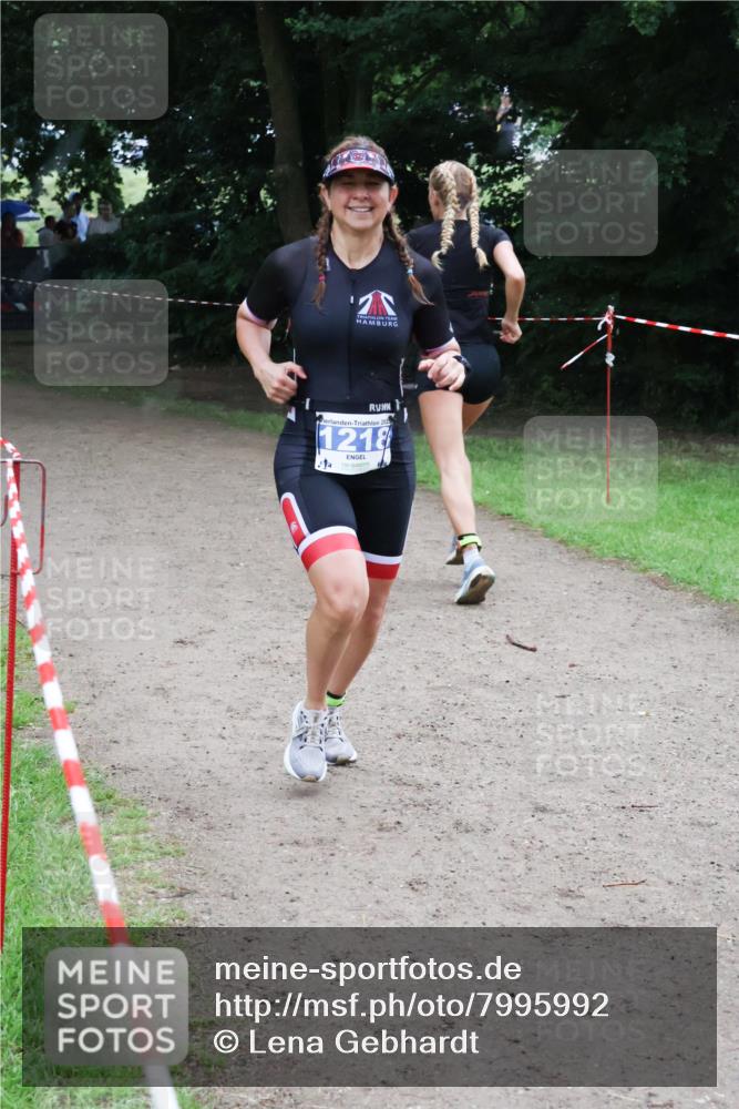 21.06.2025 - 27. Vierlanden-Triathlon Lena Gebhardt http://msf.ph/oto/7995992 15.06.2025 13:52:31 Laufen 1218 meine-sportfotos.de