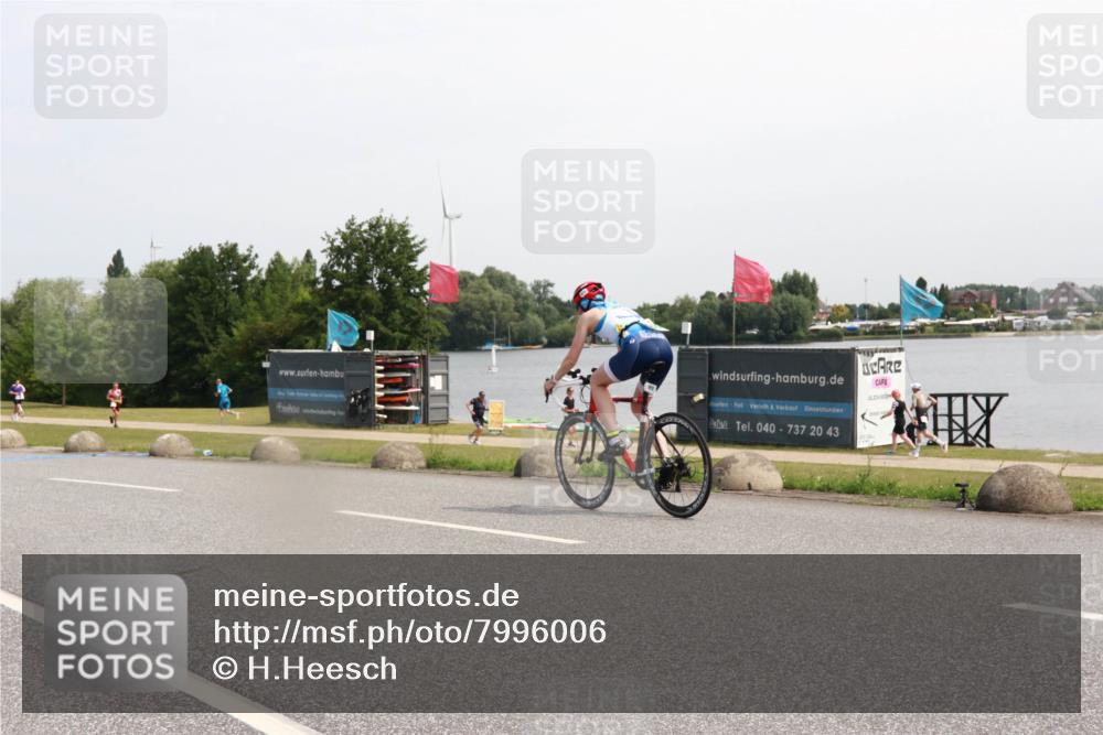21.06.2025 - 27. Vierlanden-Triathlon H.Heesch http://msf.ph/oto/7996006 15.06.2025 11:29:08 Radfahren 849, 976 meine-sportfotos.de