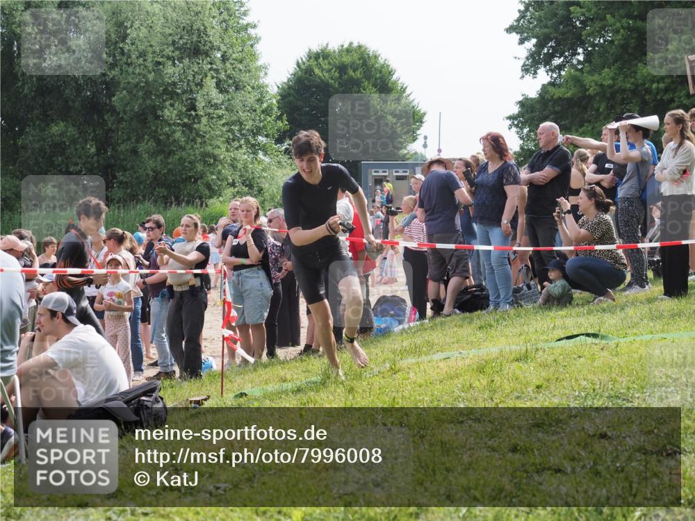 15.06.2025 - 27. Vierlanden-Triathlon KatJ http://msf.ph/oto/7996008 15.06.2025 09:55:25 Schwimmen 299, 306, 316, 327, 335, 348, 353 meine-sportfotos.de
