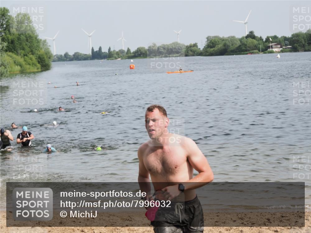21.06.2025 - 27. Vierlanden-Triathlon MichiJ http://msf.ph/oto/7996032 15.06.2026 09:57:29 Schwimmen 293, 309, 324 meine-sportfotos.de