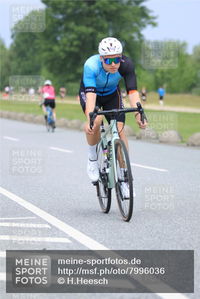 21.06.2025 - 27. Vierlanden-Triathlon H.Heesch http://msf.ph/oto/7996036 15.06.2025 12:19:15 Radfahren 722 meine-sportfotos.de
