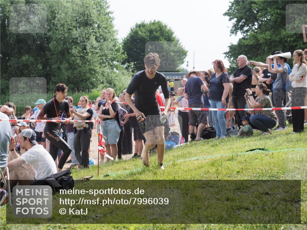 15.06.2025 - 27. Vierlanden-Triathlon KatJ http://msf.ph/oto/7996039 15.06.2025 09:55:25 Schwimmen 299, 306, 316, 327, 335, 348, 353 meine-sportfotos.de