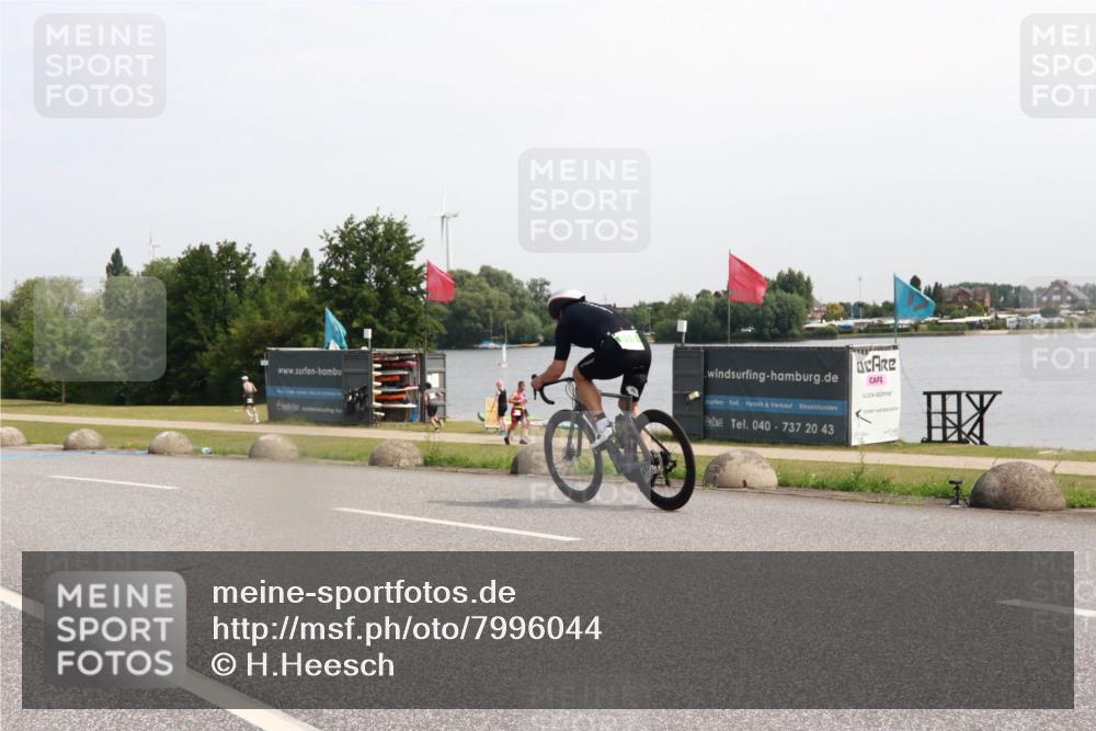 21.06.2025 - 27. Vierlanden-Triathlon H.Heesch http://msf.ph/oto/7996044 15.06.2025 11:29:16 Radfahren 247, 638, 901, 915 meine-sportfotos.de