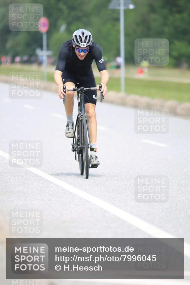 21.06.2025 - 27. Vierlanden-Triathlon H.Heesch http://msf.ph/oto/7996045 15.06.2025 12:19:29 Radfahren 637, 646, 647, 947 meine-sportfotos.de