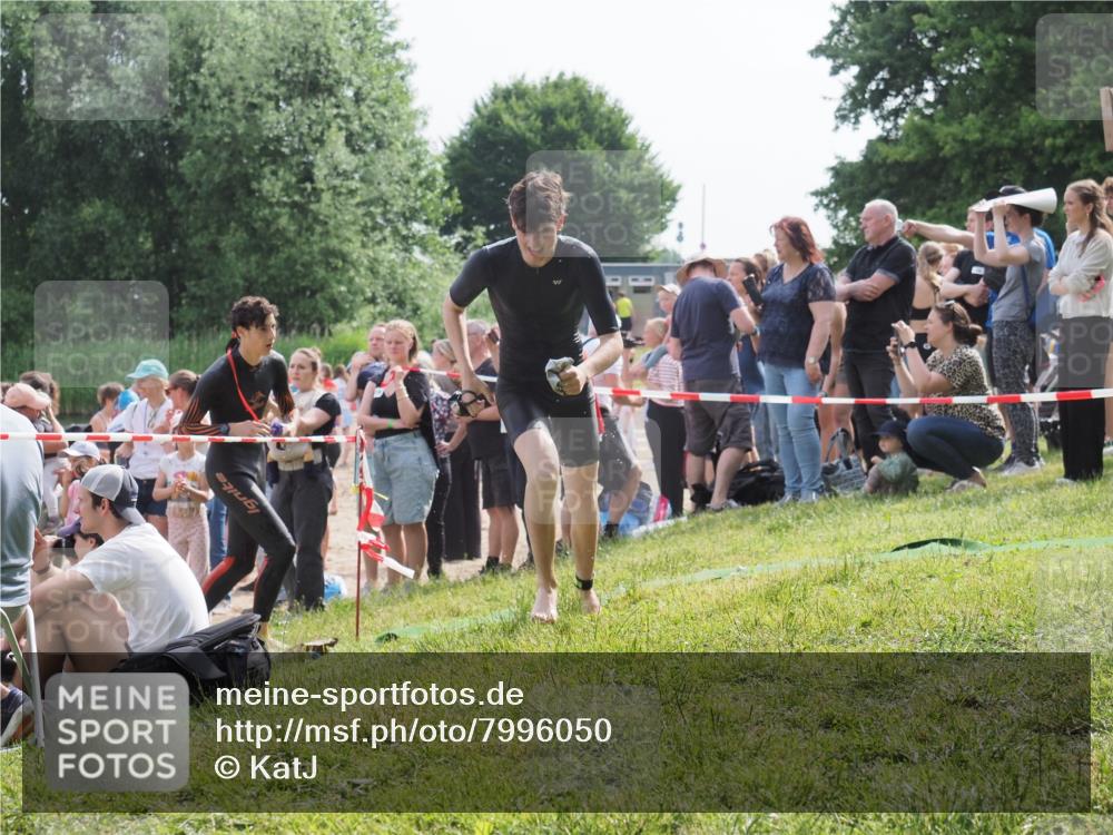 15.06.2025 - 27. Vierlanden-Triathlon KatJ http://msf.ph/oto/7996050 15.06.2025 09:55:25 Schwimmen 299, 306, 316, 327, 335, 348, 353 meine-sportfotos.de