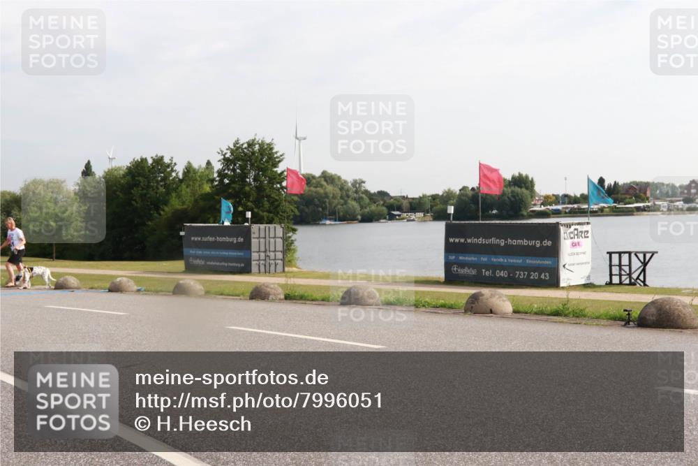 15.06.2025 - 27. Vierlanden-Triathlon H.Heesch http://msf.ph/oto/7996051 15.06.2025 09:22:51 Radfahren 228 meine-sportfotos.de