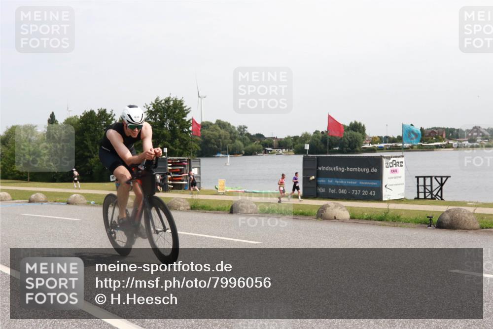 21.06.2025 - 27. Vierlanden-Triathlon H.Heesch http://msf.ph/oto/7996056 15.06.2025 11:29:17 Radfahren 247, 638, 815, 901, 915 meine-sportfotos.de