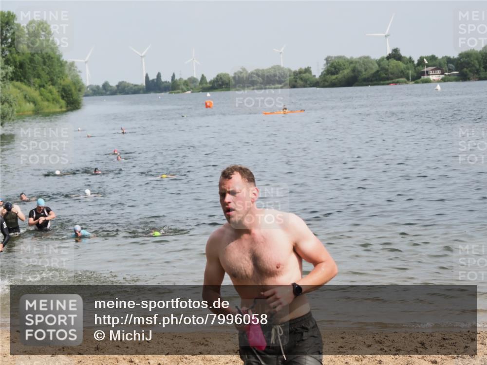 21.06.2025 - 27. Vierlanden-Triathlon MichiJ http://msf.ph/oto/7996058 15.06.2026 09:57:29 Schwimmen 293, 309, 324 meine-sportfotos.de
