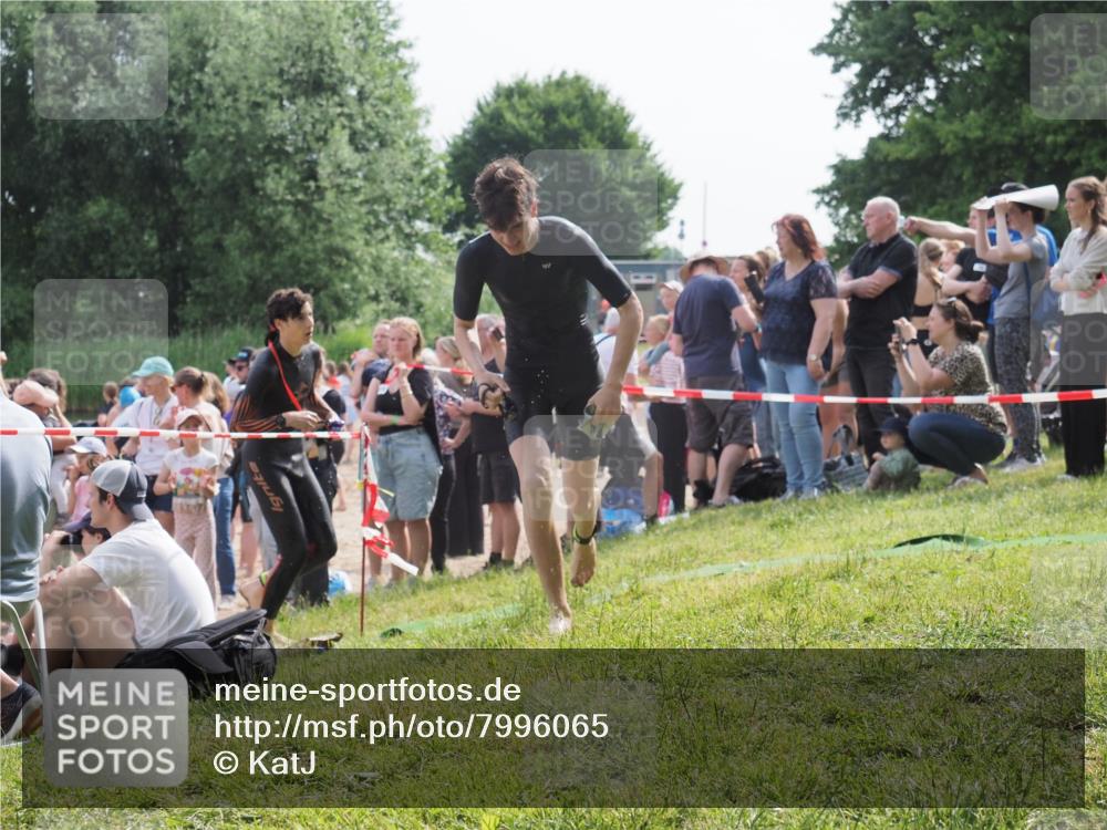 15.06.2025 - 27. Vierlanden-Triathlon KatJ http://msf.ph/oto/7996065 15.06.2025 09:55:26 Schwimmen 306, 316, 327, 335, 348, 353 meine-sportfotos.de