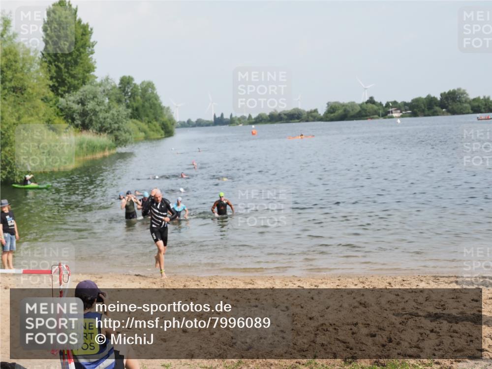 21.06.2025 - 27. Vierlanden-Triathlon MichiJ http://msf.ph/oto/7996089 15.06.2026 09:57:30 Schwimmen 293, 298, 309, 324 meine-sportfotos.de