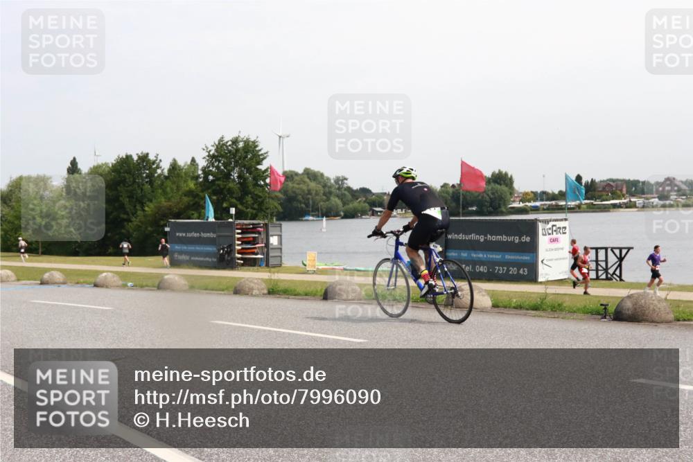 21.06.2025 - 27. Vierlanden-Triathlon H.Heesch http://msf.ph/oto/7996090 15.06.2025 11:29:20 Radfahren 638, 815, 901 meine-sportfotos.de