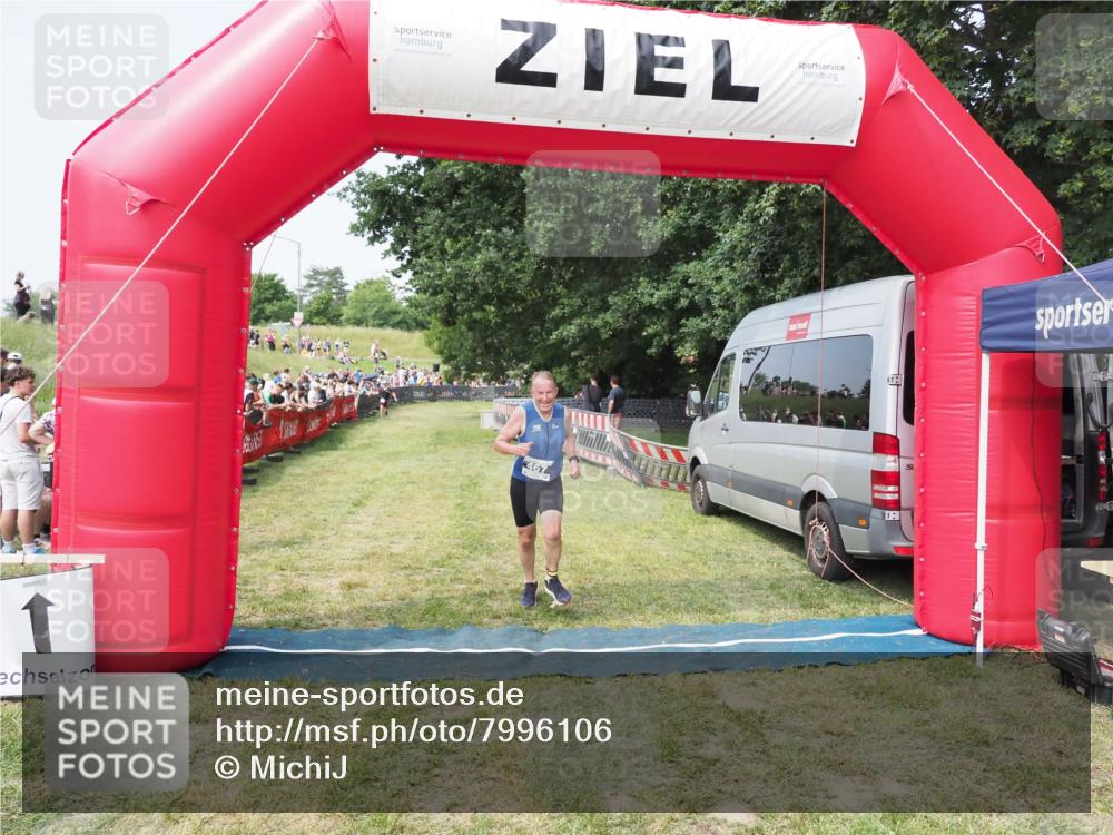 21.06.2025 - 27. Vierlanden-Triathlon MichiJ http://msf.ph/oto/7996106 15.06.2026 11:19:40 Ziel 467 meine-sportfotos.de