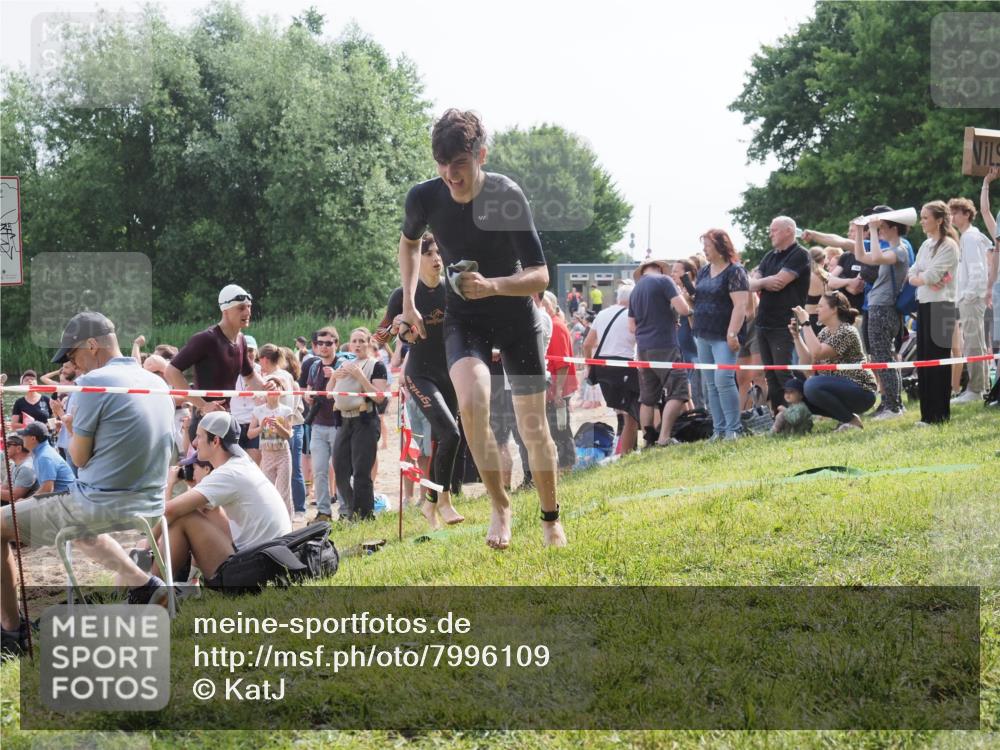 15.06.2025 - 27. Vierlanden-Triathlon KatJ http://msf.ph/oto/7996109 15.06.2025 09:55:26 Schwimmen 306, 316, 327, 335, 348, 353 meine-sportfotos.de
