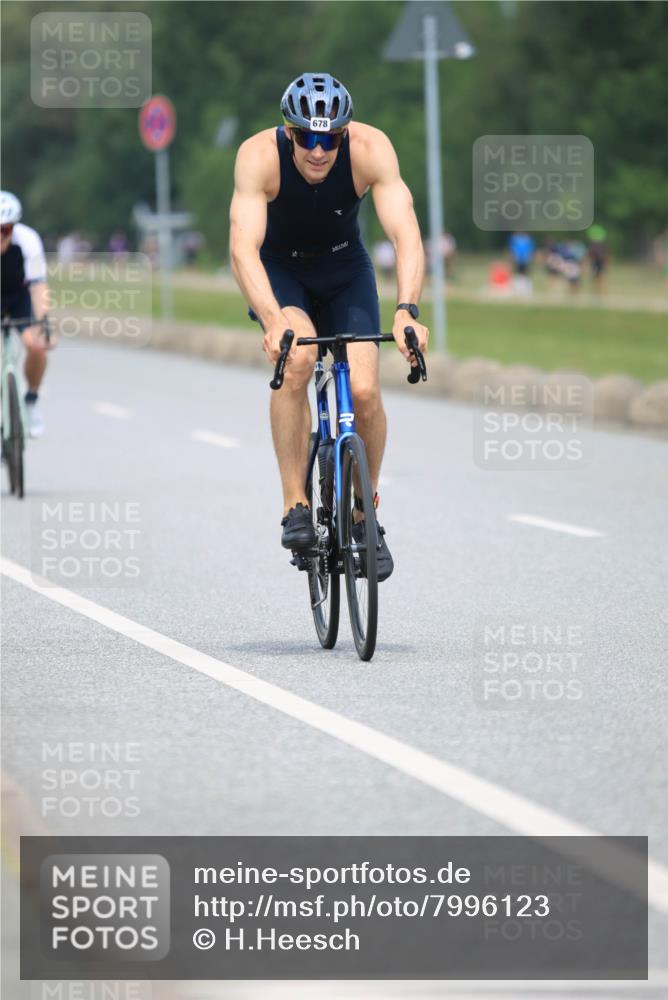 21.06.2025 - 27. Vierlanden-Triathlon H.Heesch http://msf.ph/oto/7996123 15.06.2025 12:19:44 Radfahren 678, 743, 844, 903 meine-sportfotos.de