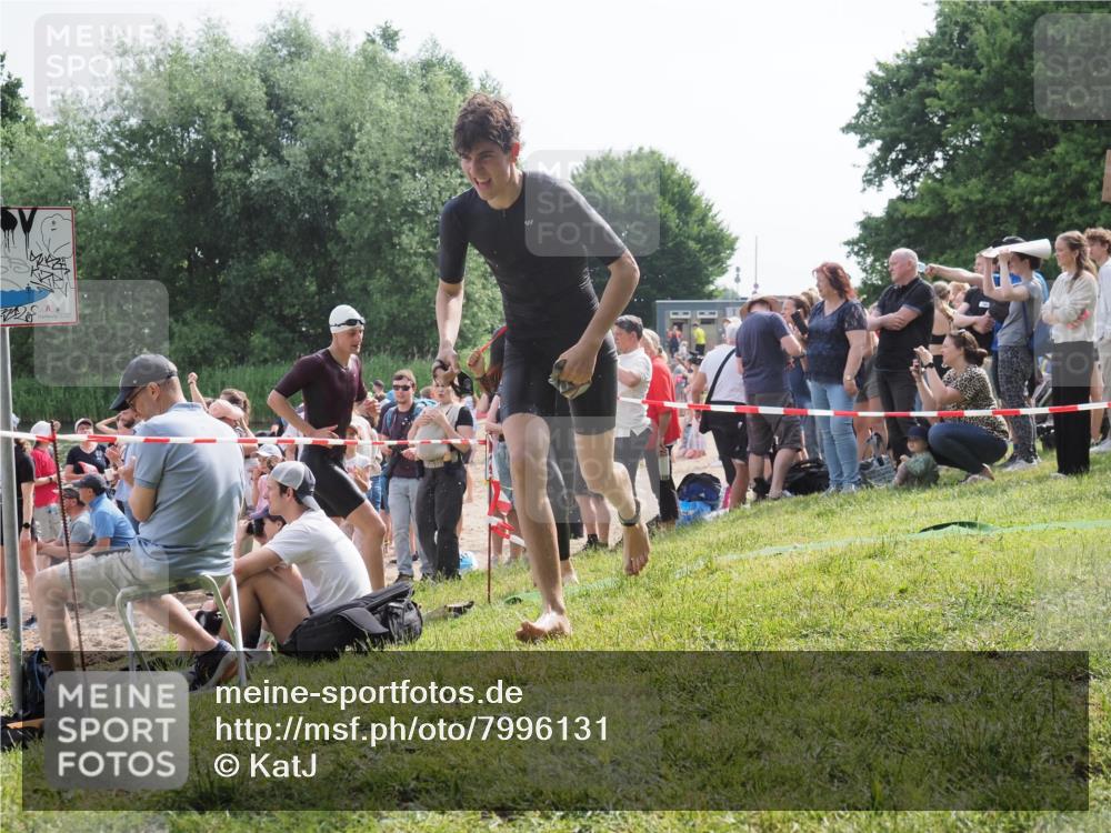 15.06.2025 - 27. Vierlanden-Triathlon KatJ http://msf.ph/oto/7996131 15.06.2025 09:55:26 Schwimmen 306, 316, 327, 335, 348, 353 meine-sportfotos.de