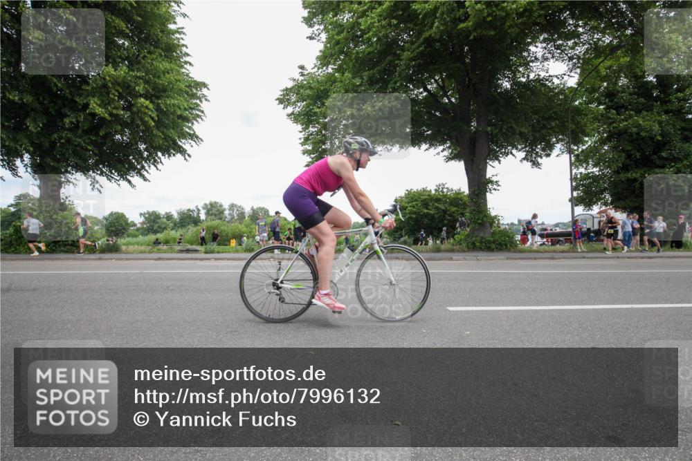 15.06.2025 - 7 Türme Triathlon Yannick Fuchs http://msf.ph/oto/7996132 15.06.2025 13:45:16 Radfahren 617, 898, 1160 meine-sportfotos.de