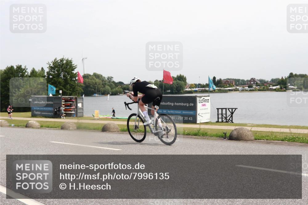 21.06.2025 - 27. Vierlanden-Triathlon H.Heesch http://msf.ph/oto/7996135 15.06.2025 11:29:31 Radfahren 878, 880 meine-sportfotos.de