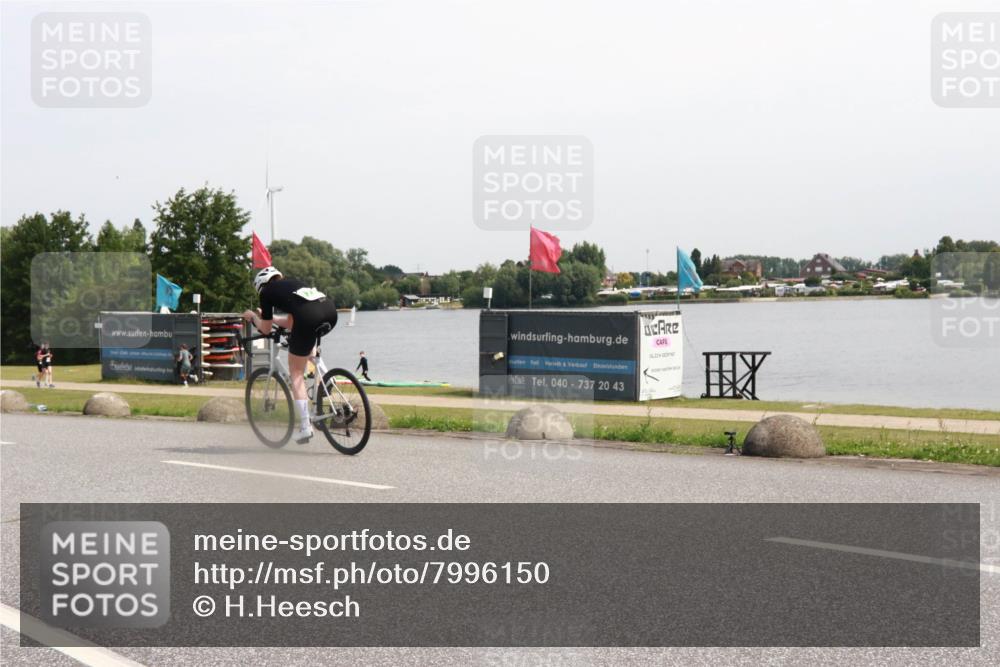 21.06.2025 - 27. Vierlanden-Triathlon H.Heesch http://msf.ph/oto/7996150 15.06.2025 11:29:31 Radfahren 878, 880 meine-sportfotos.de
