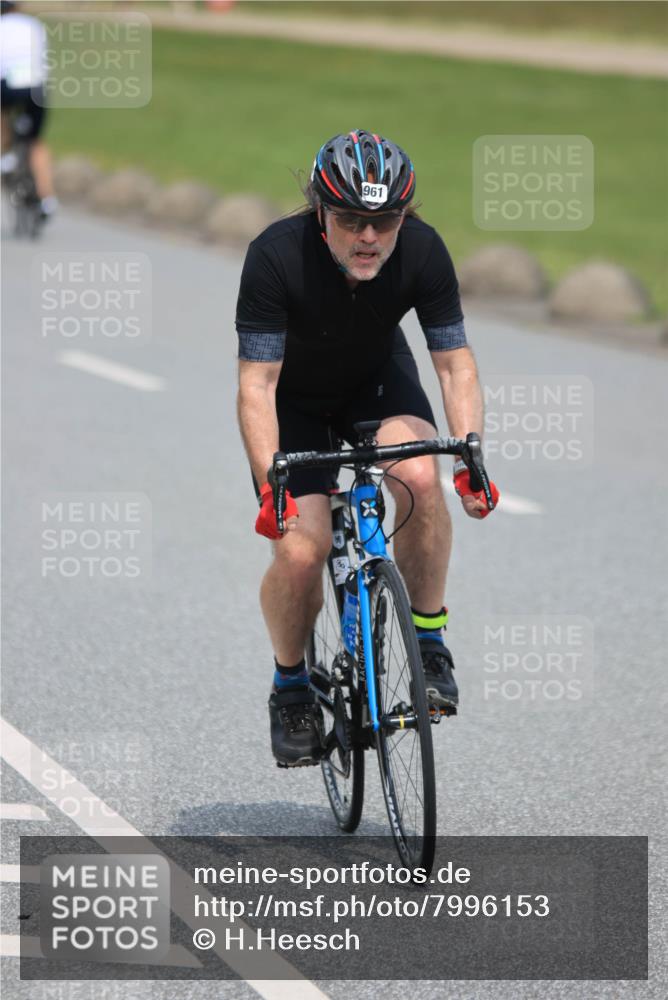 21.06.2025 - 27. Vierlanden-Triathlon H.Heesch http://msf.ph/oto/7996153 15.06.2025 12:07:08 Radfahren 749, 942, 961 meine-sportfotos.de