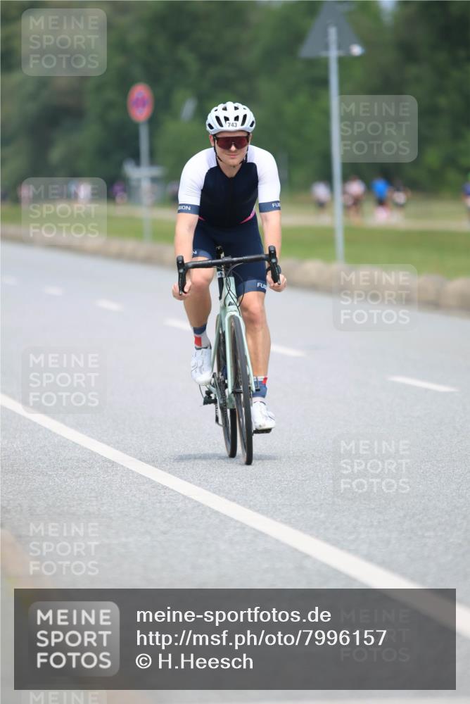 21.06.2025 - 27. Vierlanden-Triathlon H.Heesch http://msf.ph/oto/7996157 15.06.2025 12:19:46 Radfahren 678, 743, 903 meine-sportfotos.de