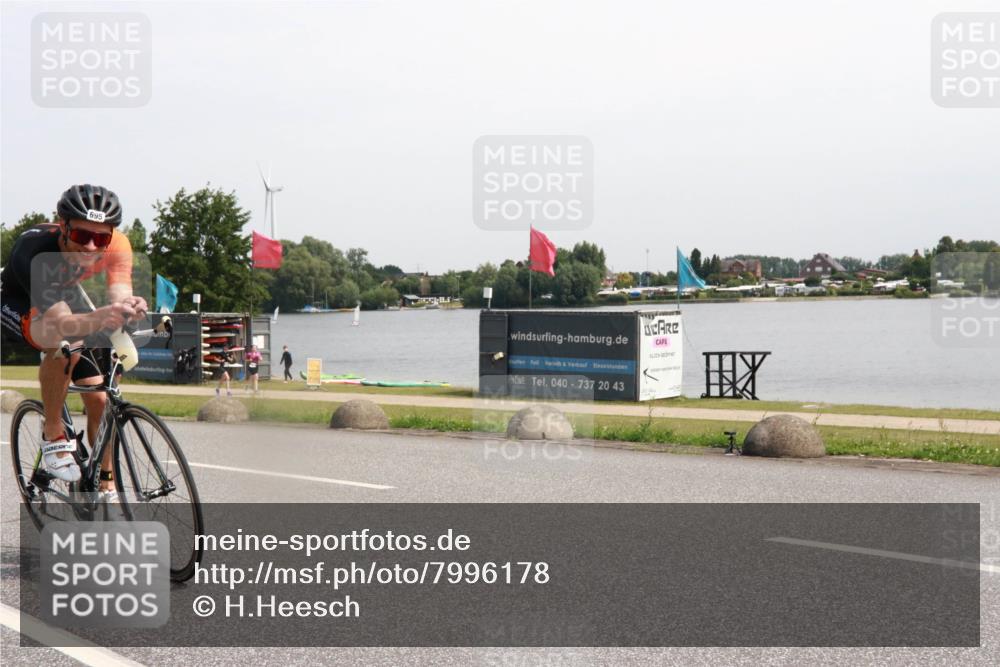 21.06.2025 - 27. Vierlanden-Triathlon H.Heesch http://msf.ph/oto/7996178 15.06.2025 11:29:35 Radfahren 218, 695, 878, 880 meine-sportfotos.de