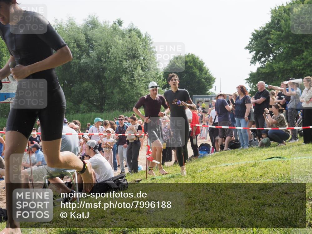 15.06.2025 - 27. Vierlanden-Triathlon KatJ http://msf.ph/oto/7996188 15.06.2025 09:55:27 Schwimmen 306, 316, 327, 335, 348, 353 meine-sportfotos.de