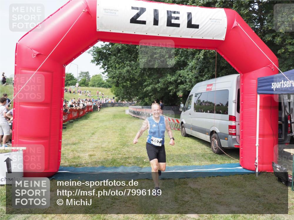 21.06.2025 - 27. Vierlanden-Triathlon MichiJ http://msf.ph/oto/7996189 15.06.2026 11:19:41 Ziel 467 meine-sportfotos.de
