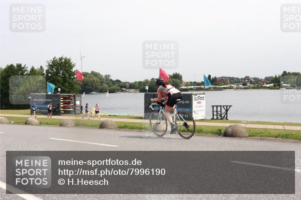 21.06.2025 - 27. Vierlanden-Triathlon H.Heesch http://msf.ph/oto/7996190 15.06.2025 11:29:36 Radfahren 218, 695, 878, 880 meine-sportfotos.de