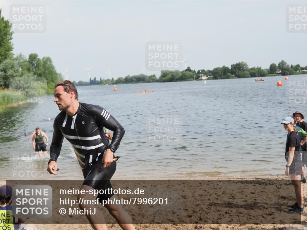 21.06.2025 - 27. Vierlanden-Triathlon MichiJ http://msf.ph/oto/7996201 15.06.2026 09:57:34 Schwimmen 287, 298, 309, 324, 340 meine-sportfotos.de