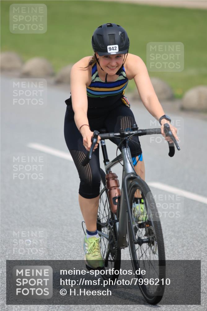 21.06.2025 - 27. Vierlanden-Triathlon H.Heesch http://msf.ph/oto/7996210 15.06.2025 12:07:11 Radfahren 749, 867, 869, 942, 961 meine-sportfotos.de