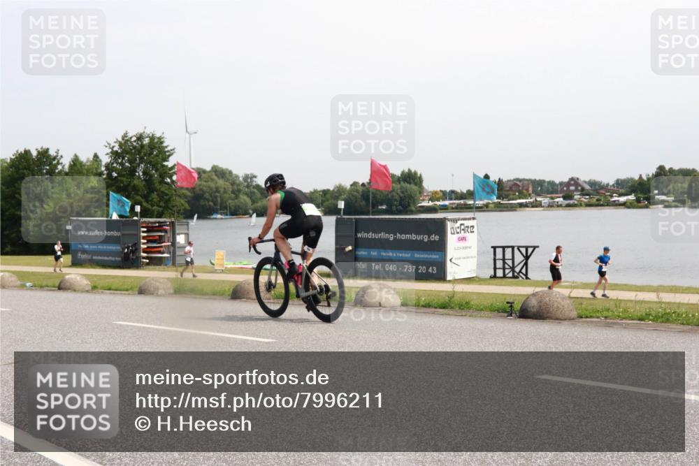 21.06.2025 - 27. Vierlanden-Triathlon H.Heesch http://msf.ph/oto/7996211 15.06.2025 11:29:46 Radfahren 879 meine-sportfotos.de