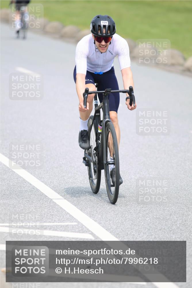 21.06.2025 - 27. Vierlanden-Triathlon H.Heesch http://msf.ph/oto/7996218 15.06.2025 12:20:11 Radfahren 709, 820, 922 meine-sportfotos.de