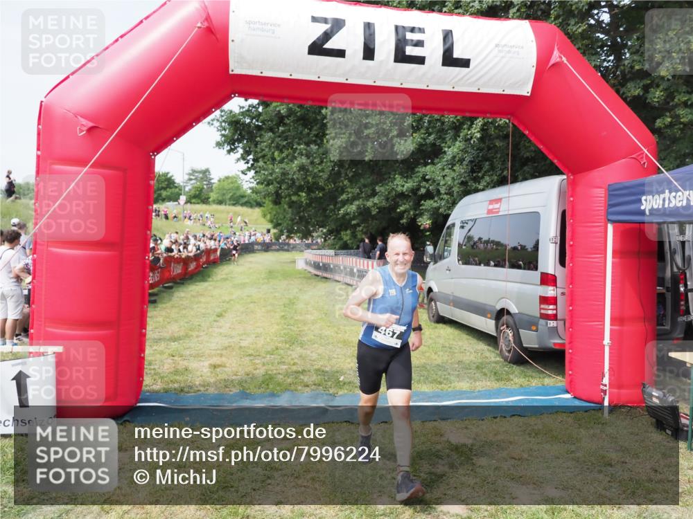 21.06.2025 - 27. Vierlanden-Triathlon MichiJ http://msf.ph/oto/7996224 15.06.2026 11:19:41 Ziel 467 meine-sportfotos.de