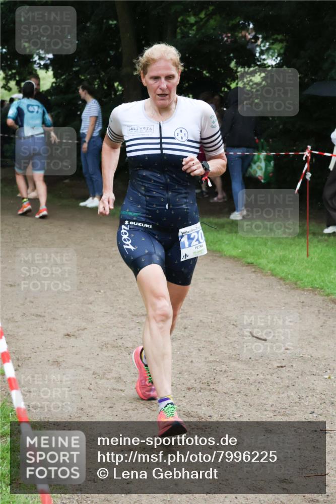 21.06.2025 - 27. Vierlanden-Triathlon Lena Gebhardt http://msf.ph/oto/7996225 15.06.2025 13:52:57 Laufen 120, 9 meine-sportfotos.de
