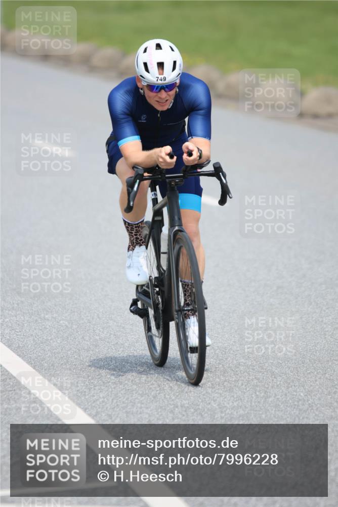 21.06.2025 - 27. Vierlanden-Triathlon H.Heesch http://msf.ph/oto/7996228 15.06.2025 12:07:15 Radfahren 662, 749, 867, 869 meine-sportfotos.de
